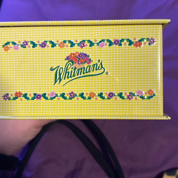 1947 Vintage Whitman's Sampler Tin Hinged Box - Picture 10 of 14